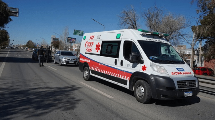 Accidente en Neuquén deja un motociclista herido y daños&nbsp;materiales