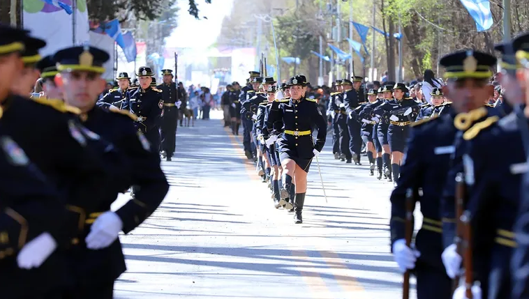 Neuquén celebró su 121° aniversario con un colorido desfile&nbsp;cívico-militar