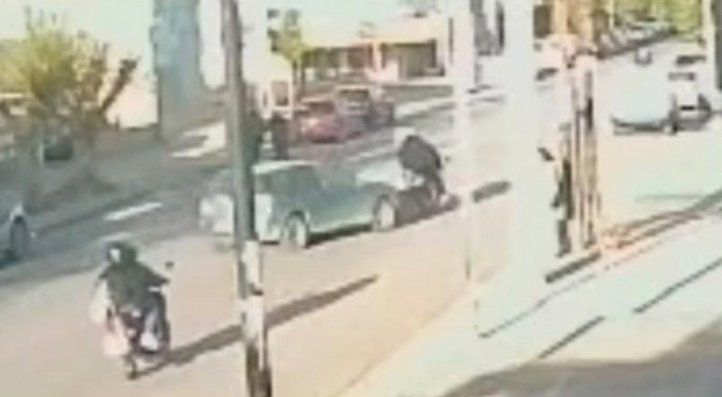 Buscan al conductor que chocó a un motociclista en Neuquén y se dio a la&nbsp;fuga