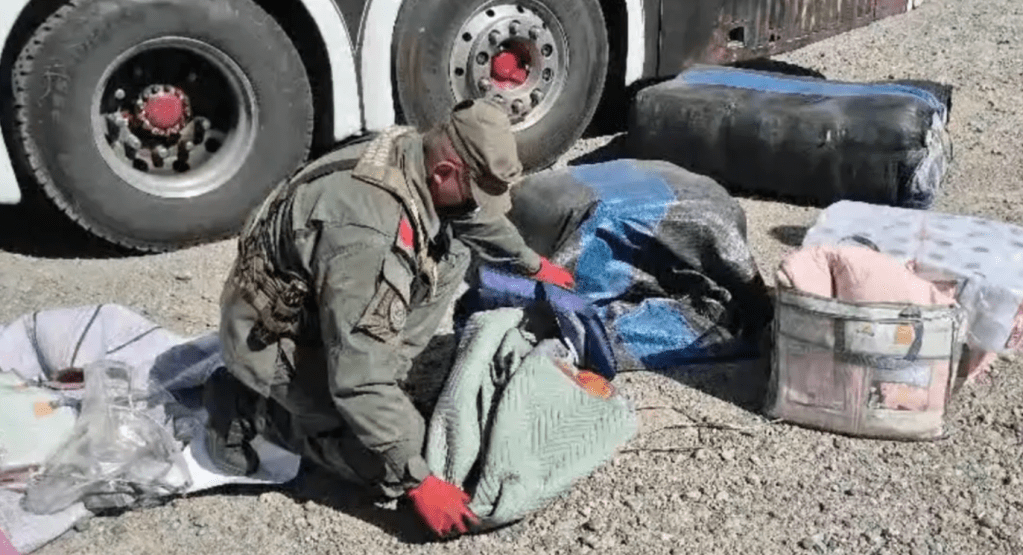 Gendarmería Nacional detuvo a un hombre con 31 kilos de sustancias ilegales envueltos en grasa mientras viajaba en micro de Salta a&nbsp;Mendoza