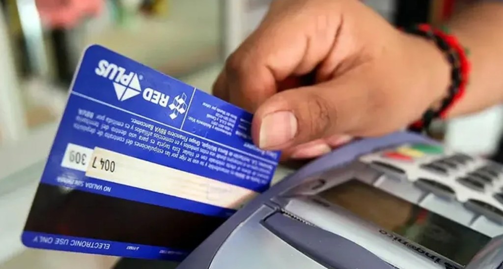 Fraude en Neuquén: Imputan a una Mujer por Estafar Más de $13 Millones Usando Tarjetas de Crédito&nbsp;Ajena