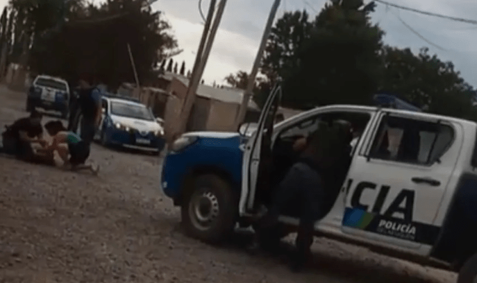 Una nena de 9 años fue atropellada por una camioneta policial en Plottier y permanece&nbsp;internada