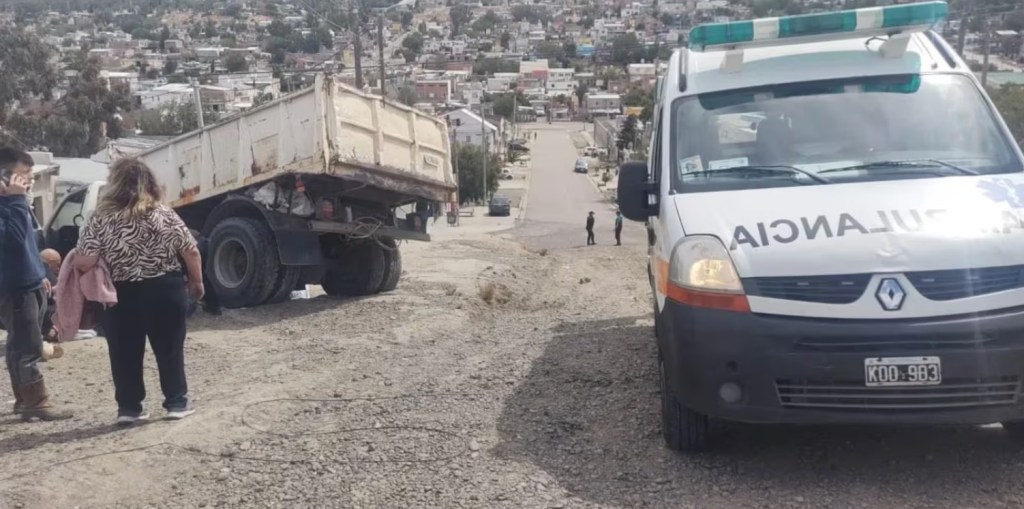 Fatal intento: Camionero murió en Chubut al ser atropellado por su propio rodado que intentó&nbsp;detener
